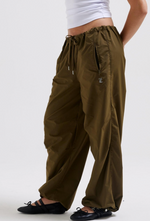 Pant "Aya Parachute" I dark olive